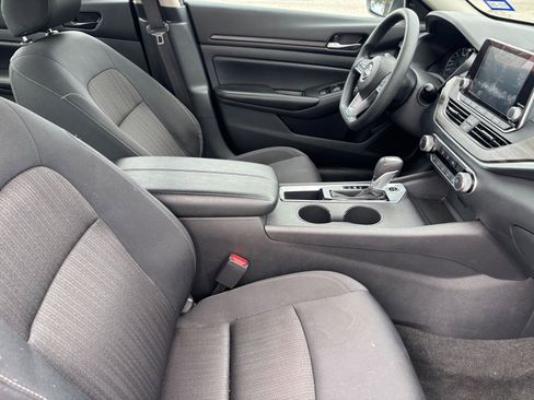 Used 2025 Nissan Altima 2.5 SV FWD image 36