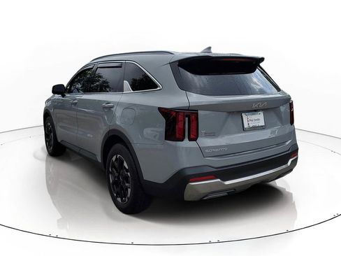 Used 2025 Kia Sorento S FWD image 4
