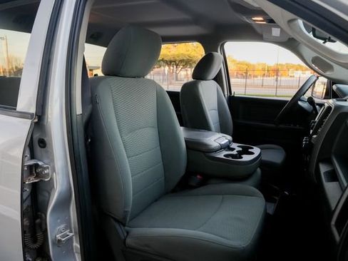 Used 2018 RAM 3500 Tradesman w/ Chrome Appearance Group image 33