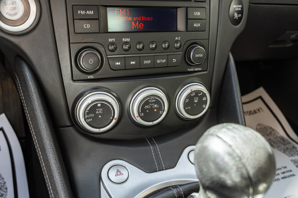 Used 2017 Nissan 370Z Coupe RWD image 16