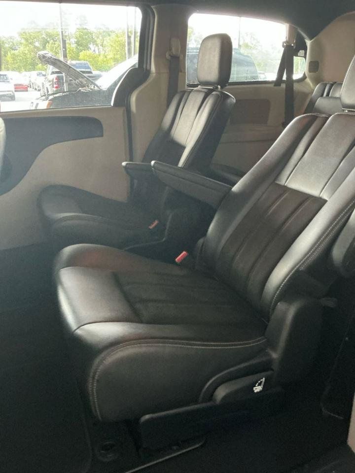 Used 2019 Dodge Grand Caravan SXT FWD image 12