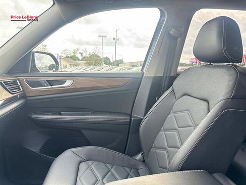Used 2025 Volkswagen Atlas SE FWD image 15