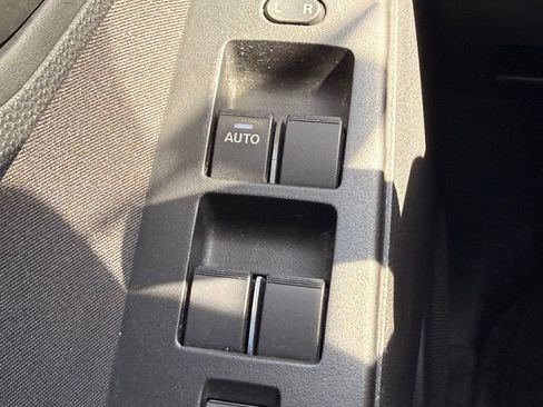 Used 2011 MAZDA MAZDA3 i Sport FWD image 17