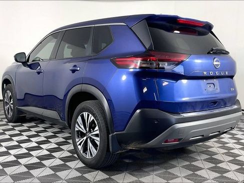 Used 2022 Nissan Rogue SV FWD image 2