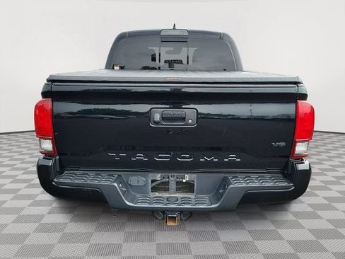 Used 2019 Toyota Tacoma TRD Sport AWD/4WD image 4