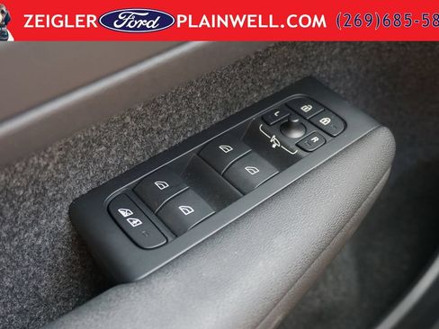 Used 2023 Volvo C40 P8 Recharge Plus AWD/4WD image 31