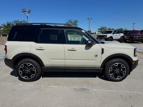 Used 2025 Ford Bronco Sport Outer Banks w/ Outer Banks Tech Package+ AWD/4WD image 2
