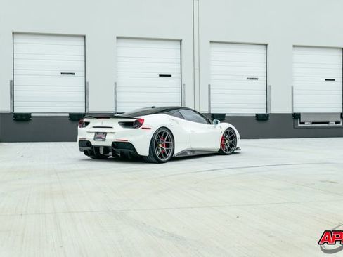 Used 2018 Ferrari 488 GTB RWD image 21