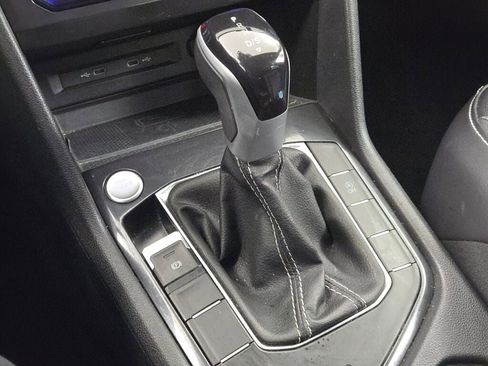 Used 2024 Volkswagen Tiguan Wolfsburg Edition image 32