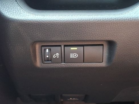 Used 2022 Toyota RAV4 XLE AWD/4WD image 24
