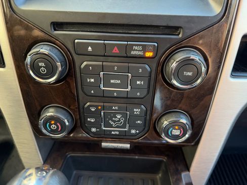 Used 2013 Ford F150 Platinum w/ Max Trailer Tow Pkg image 20