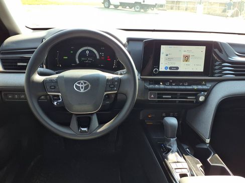 Used 2025 Toyota Camry LE FWD image 5