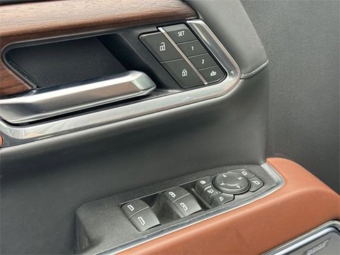 Used 2025 GMC Sierra 2500 Denali Ultimate w/ Snow Plow Prep/Camper Package image 24