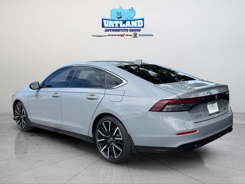 Used 2024 Honda Accord Touring image 3