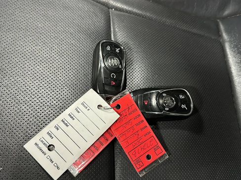 Used 2019 Buick Enclave Essence image 29