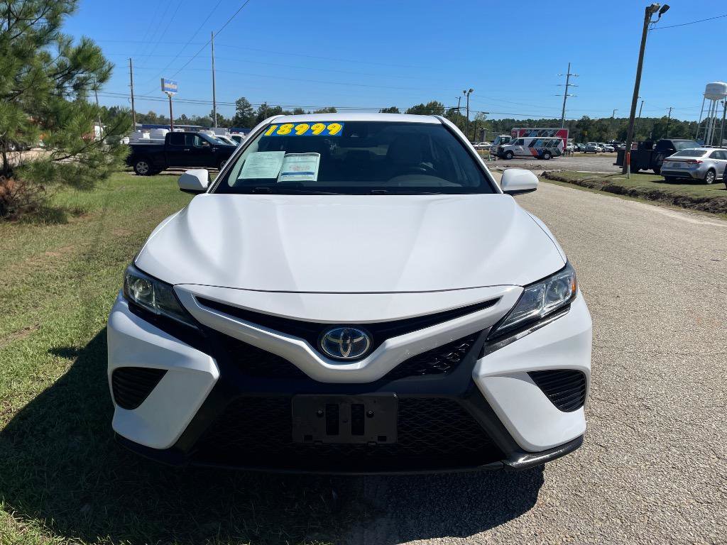 Used 2020 Toyota Camry SE FWD image 2