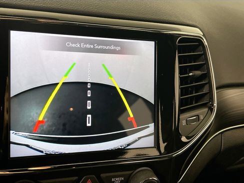 Used 2022 Jeep Grand Cherokee Limited image 13