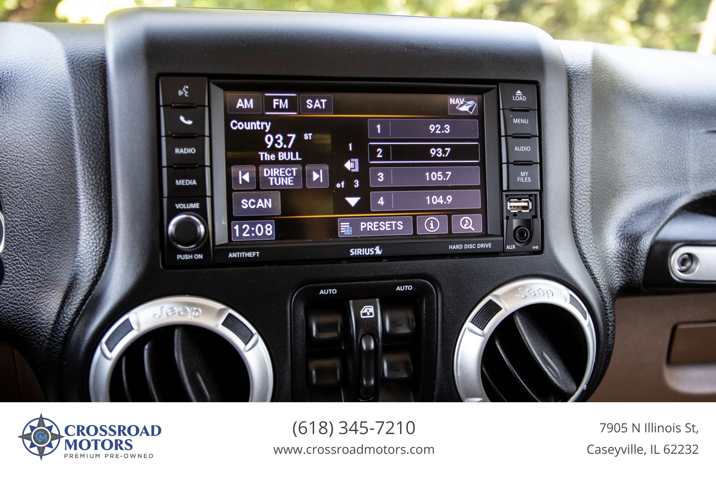Used 2018 Jeep Wrangler Unlimited Sahara w/ Connectivity Group AWD/4WD image 33