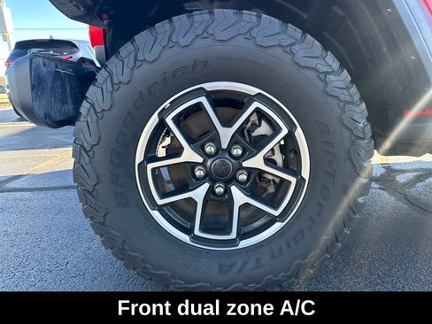 Used 2024 Jeep Wrangler Unlimited Rubicon w/ Convenience Group image 11