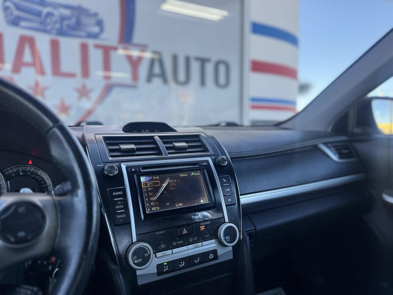 Used 2012 Toyota Camry SE FWD image 42