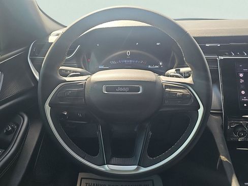 Used 2025 Jeep Grand Cherokee L Laredo RWD image 18