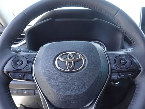 Used 2023 Toyota RAV4 XLE Premium FWD image 17
