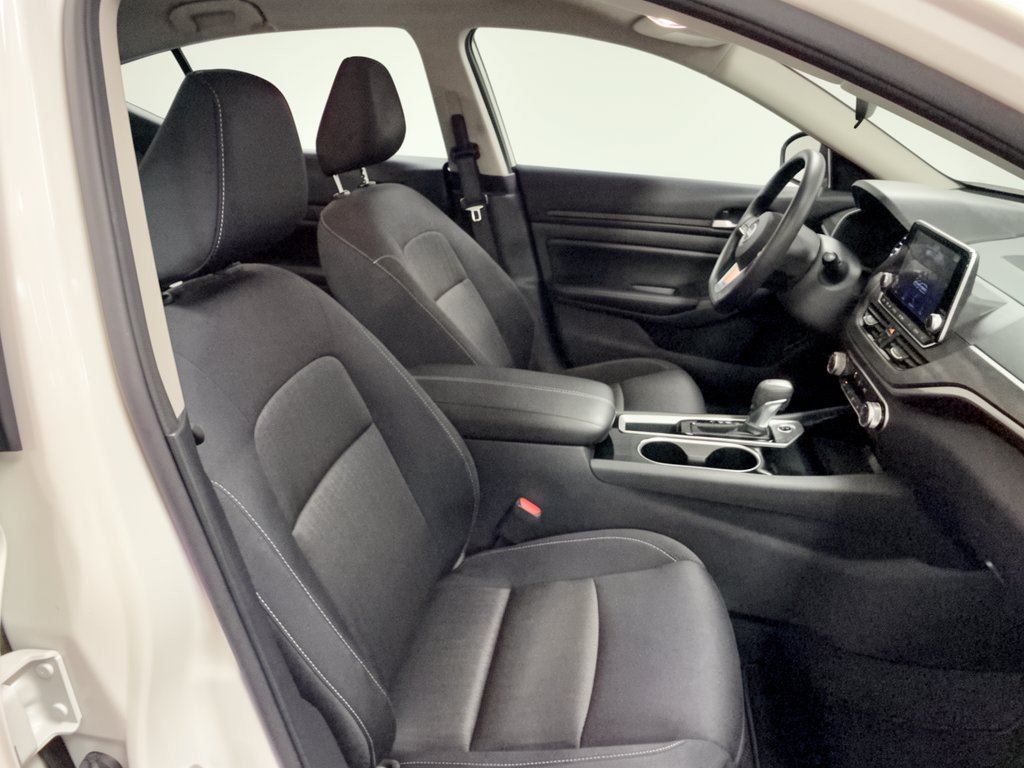 Used 2024 Nissan Altima 2.5 SV FWD image 30