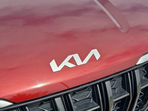 Used 2022 Kia Carnival LX FWD image 10