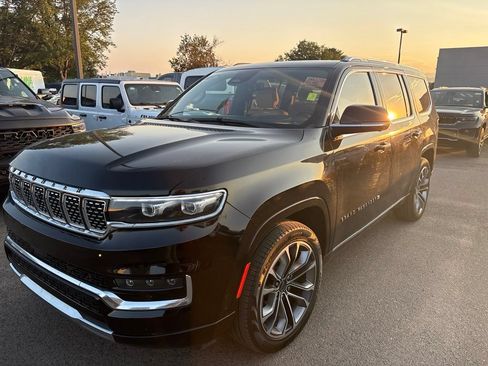 Used 2023 Jeep Grand Wagoneer Series III AWD/4WD image 1