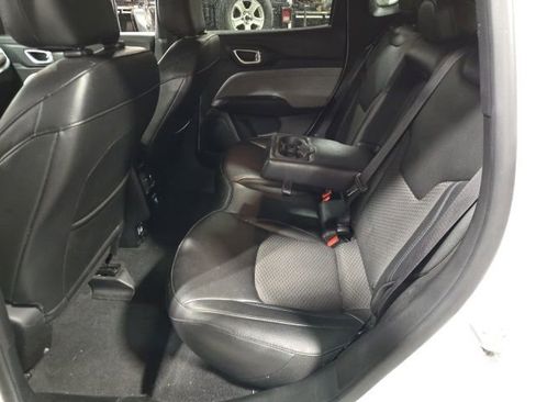 Used 2024 Jeep Compass Latitude AWD/4WD image 12