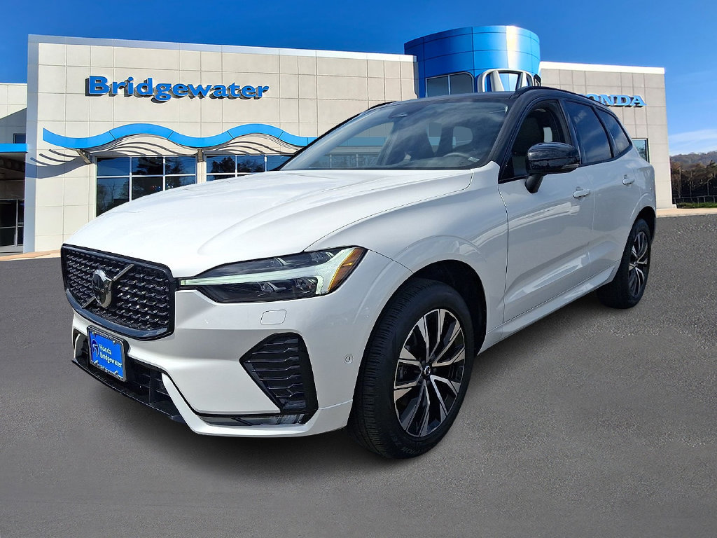 Used 2024 Volvo XC60 B5 Plus w/ Protection Package Premier AWD/4WD image 3