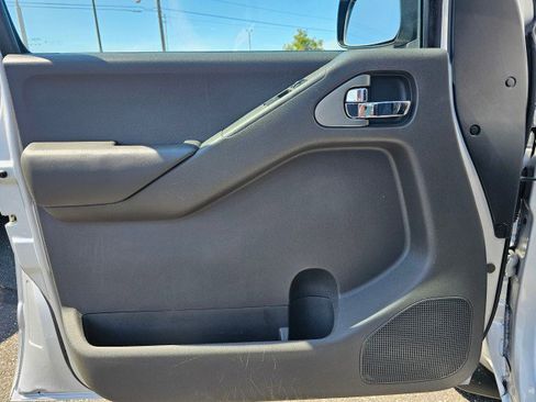 Used 2012 Nissan Frontier SV w/ SV Premium Utility Pkg AWD/4WD image 25