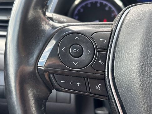 Used 2020 Toyota Camry SE image 18