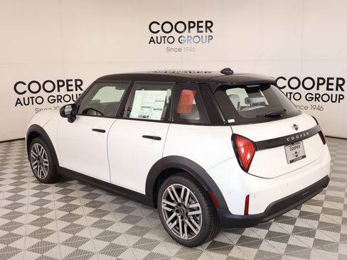 New 2026 MINI Cooper 4-Door Hardtop FWD image 23