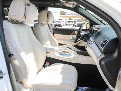 New 2025 Mercedes-Benz GLS 580 4MATIC image 18