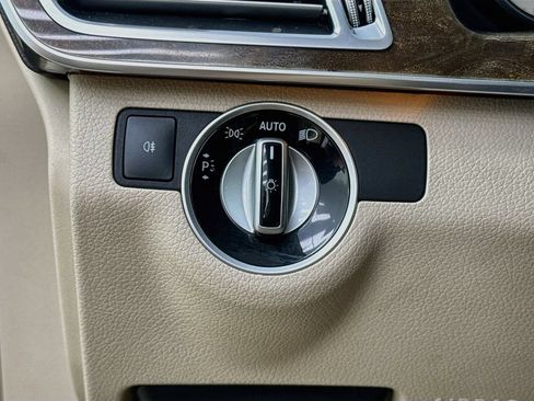 Used 2016 Mercedes-Benz E 350 4MATIC Sedan image 12