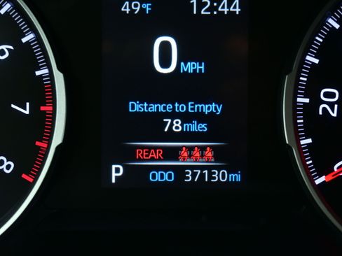 Used 2021 Toyota RAV4 LE image 23