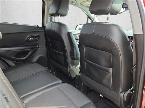 Used 2022 Chevrolet Trax LT w/ Driver Confidence Package image 19