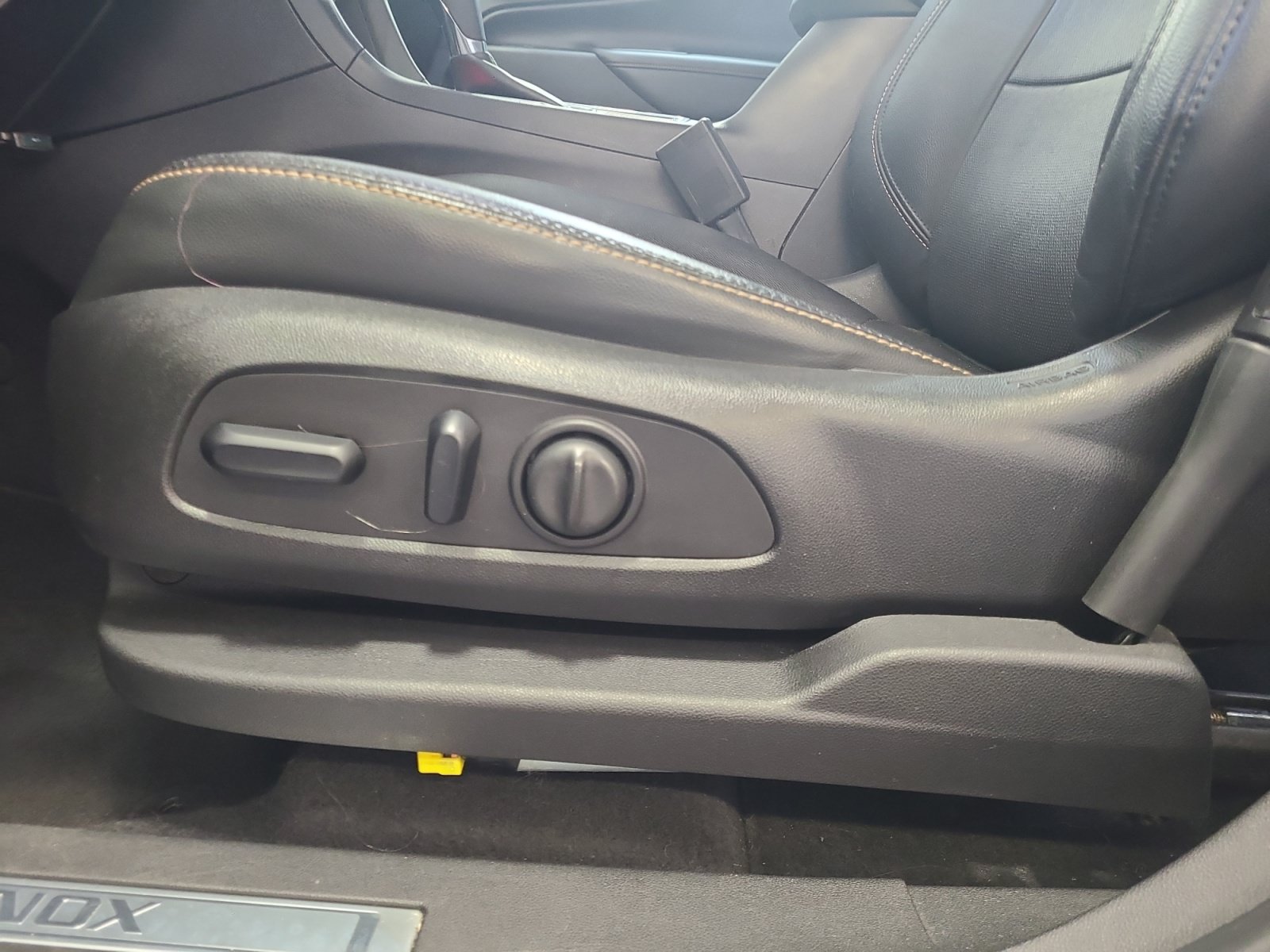Used 2018 Chevrolet Equinox Premier FWD image 14