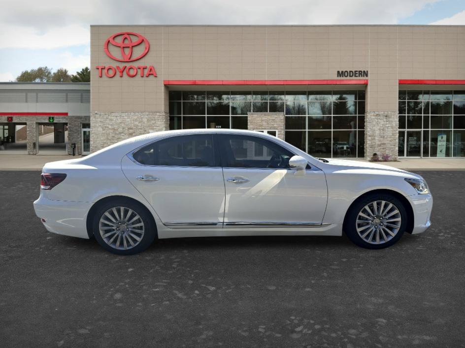 Used 2013 Lexus LS 460 w/ Comfort Pkg RWD image 4