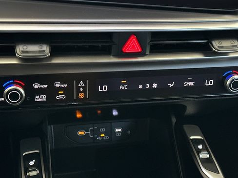 Certified 2025 Kia Sorento S w/ Panoramic Sunroof Package FWD image 23