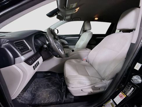 Used 2018 Toyota Highlander LE image 21