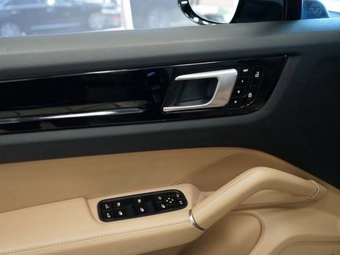 Used 2020 Porsche Cayenne image 25