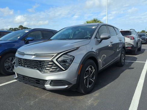 Certified 2025 Kia Sportage LX image 3