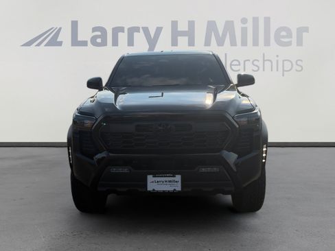 Used 2026 Toyota Tacoma TRD Off-Road w/ TRD Off Road Upgrade Package AWD/4WD image 9
