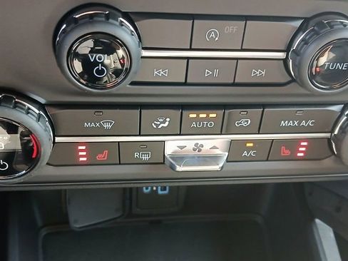 New 2024 Ford Bronco Big Bend w/ Sasquatch Package AWD/4WD image 21