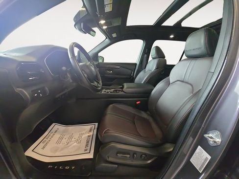 Used 2025 Honda Pilot Black Edition image 11