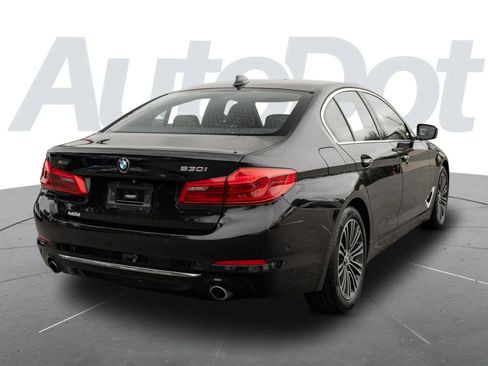 Used 2017 BMW 530i xDrive 530i xDrive Sedan 4D image 3