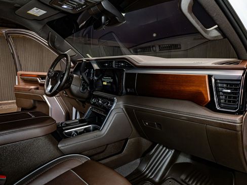 Used 2024 GMC Sierra 3500 Denali w/ Denali Reserve Package image 20