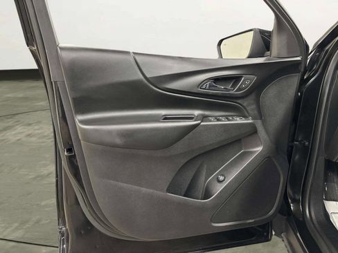 Used 2019 Chevrolet Equinox LT w/ Sun & Navigation Package image 10